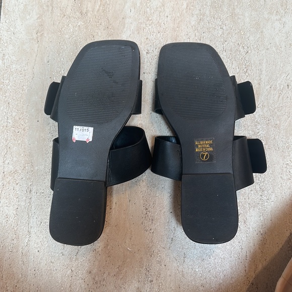 Brand new black vegan Soda chunky strap sandals - Picture 3 of 5